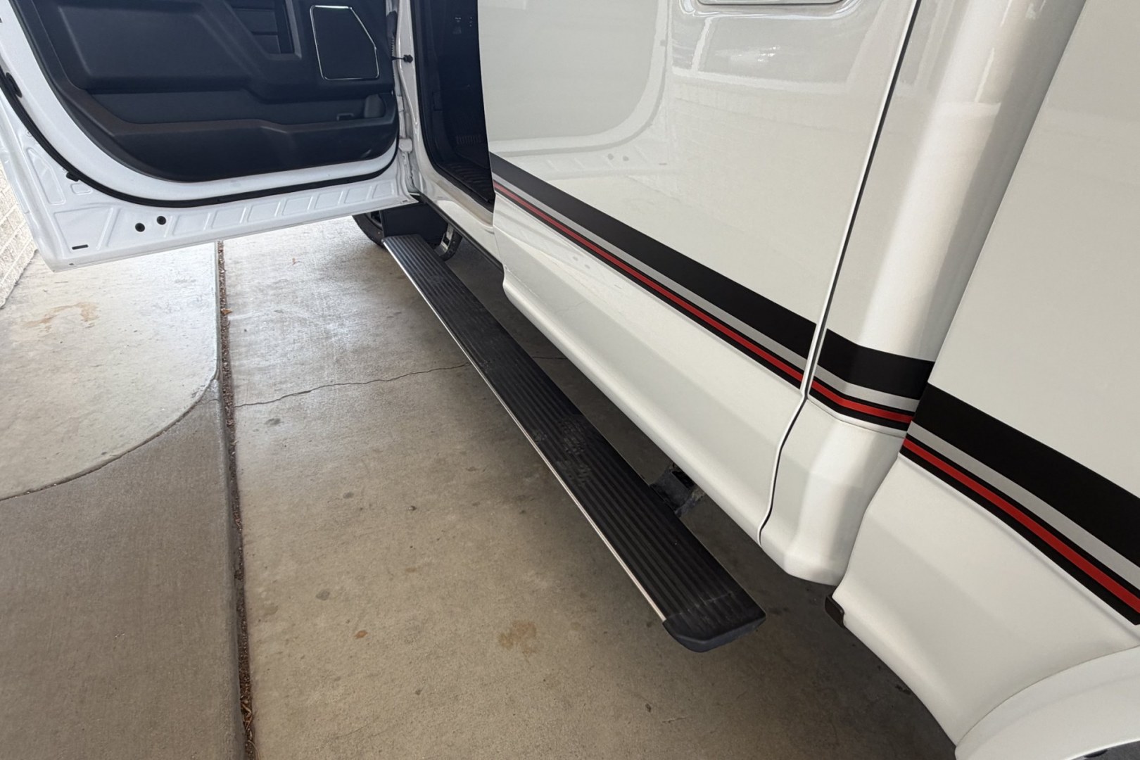 2020 Oxford White /Black/Red Ford F-150 Lariat Sport (1FTEW1E52LF) with an V8 5.0 Liter engine, Automatic 10 Speed transmission, located at 2304 W. Main St., Boise, ID, 83702, (208) 342-7777, 43.622105, -116.218658 - Power Running Boards! Low Mileage! Ready To Go!- Photo#21