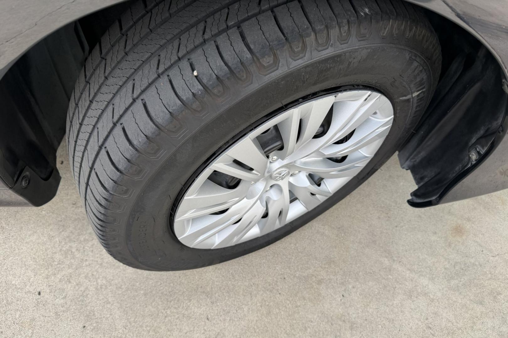 2012 Cosmic Gray Mica /Gray Toyota Camry LE (4T4BF1FK5CR) with an 4Cyl 2.5 Liter engine, Automatic 6 Speed transmission, located at 2304 W. Main St., Boise, ID, 83702, (208) 342-7777, 43.622105, -116.218658 - Great Fuel Economy! Legendary Toyota Model!- Photo#9