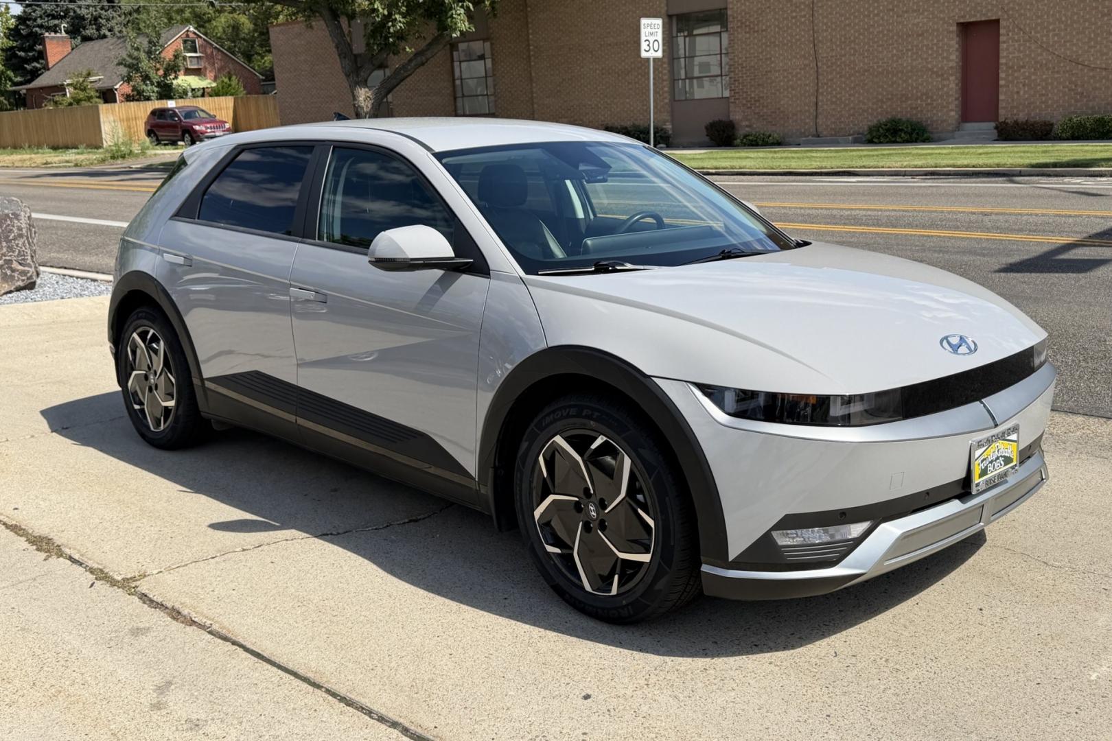 2023 Gravity Matte Gold /Black Hyundai Ioniq 5 SEL AWD (KM8KNDAF5PU) with an 77.4 kWh engine, Automatic transmission, located at 2304 W. Main St., Boise, ID, 83702, (208) 342-7777, 43.622105, -116.218658 - New Tires! 266 EPA Range! All Wheel Drive! Smooth Ride!- Photo#2
