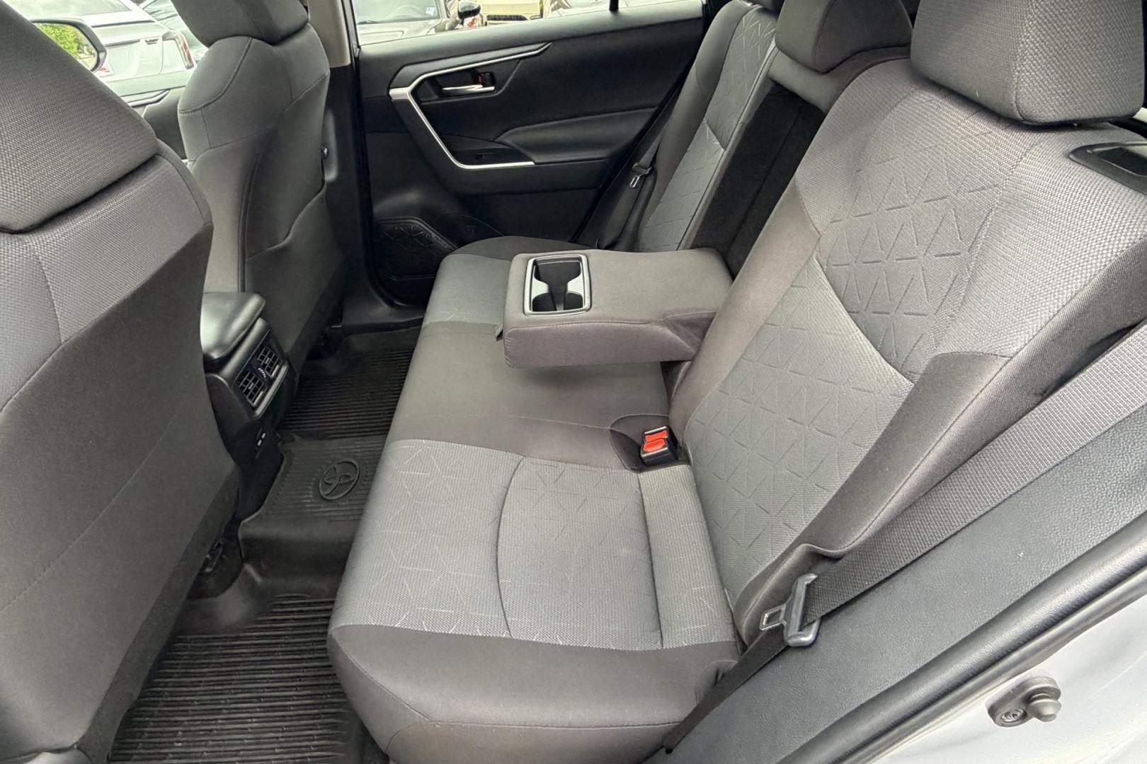 2024 Silver Sky Metallic /Black Toyota RAV4 XLE (2T3P1RFV0RC) with an 4 Cyl 2.5 Liter engine, Automatic 8 Speed transmission, located at 2304 W. Main St., Boise, ID, 83702, (208) 342-7777, 43.622105, -116.218658- Photo#9