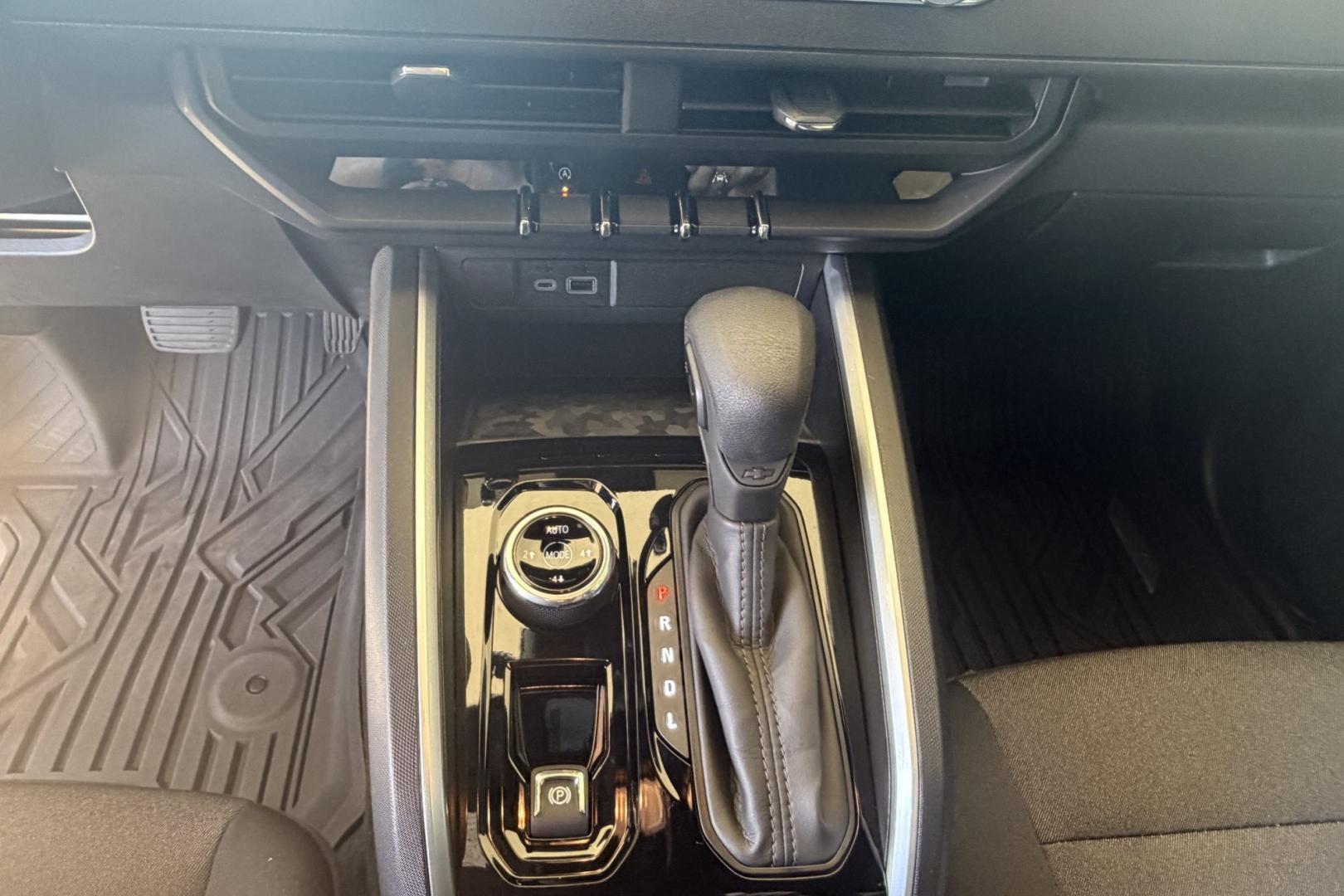 2024 Summit White /Black Chevrolet Colorado Trail Boss (1GCPTEEK2R1) with an 4 Cyl 2.7 Liter engine, Automatic 8 Speed transmission, located at 2304 W. Main St., Boise, ID, 83702, (208) 342-7777, 43.622105, -116.218658 - Remaining Factory Warranty! Wireless Apple Car Play/Android Auto! Nicely Optioned!- Photo#9