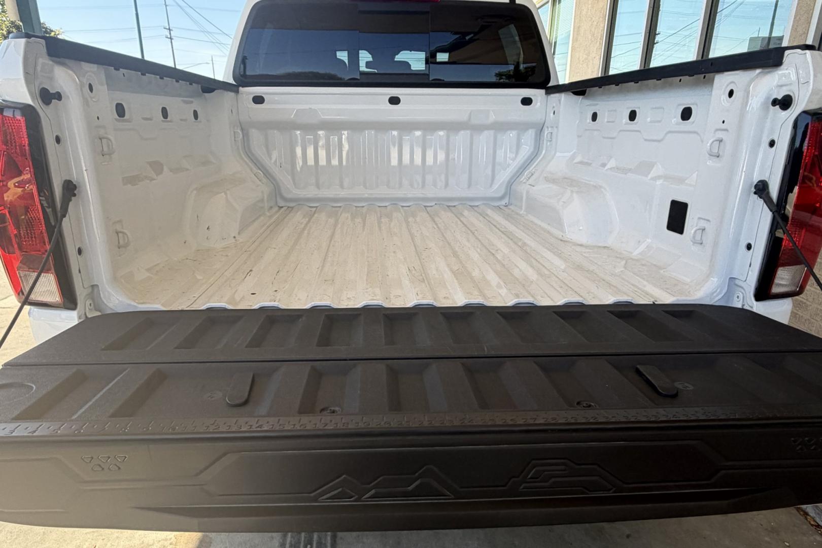 2024 Summit White /Black Chevrolet Colorado Trail Boss (1GCPTEEK2R1) with an 4 Cyl 2.7 Liter engine, Automatic 8 Speed transmission, located at 2304 W. Main St., Boise, ID, 83702, (208) 342-7777, 43.622105, -116.218658 - Remaining Factory Warranty! Wireless Apple Car Play/Android Auto! Nicely Optioned!- Photo#26