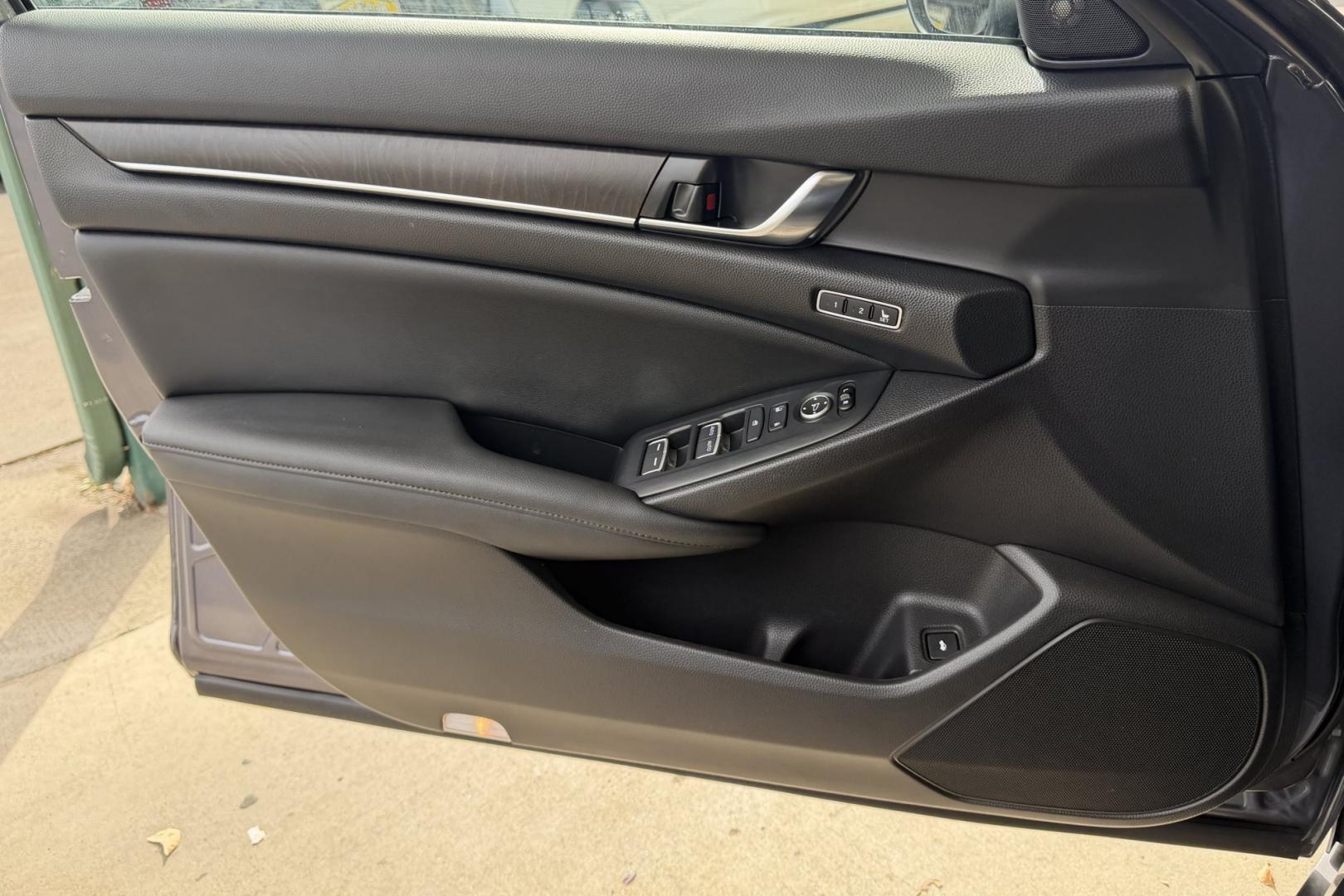 2019 Modern Steel Metallic /Black Honda Accord EX-L (1HGCV1F55KA) with an 4 Cyl 1.5 Liter Turbo engine, Automatic transmission, located at 2304 W. Main St., Boise, ID, 83702, (208) 342-7777, 43.622105, -116.218658 - Factory Remote Start! Legendary Honda Reliability And Style!- Photo#8