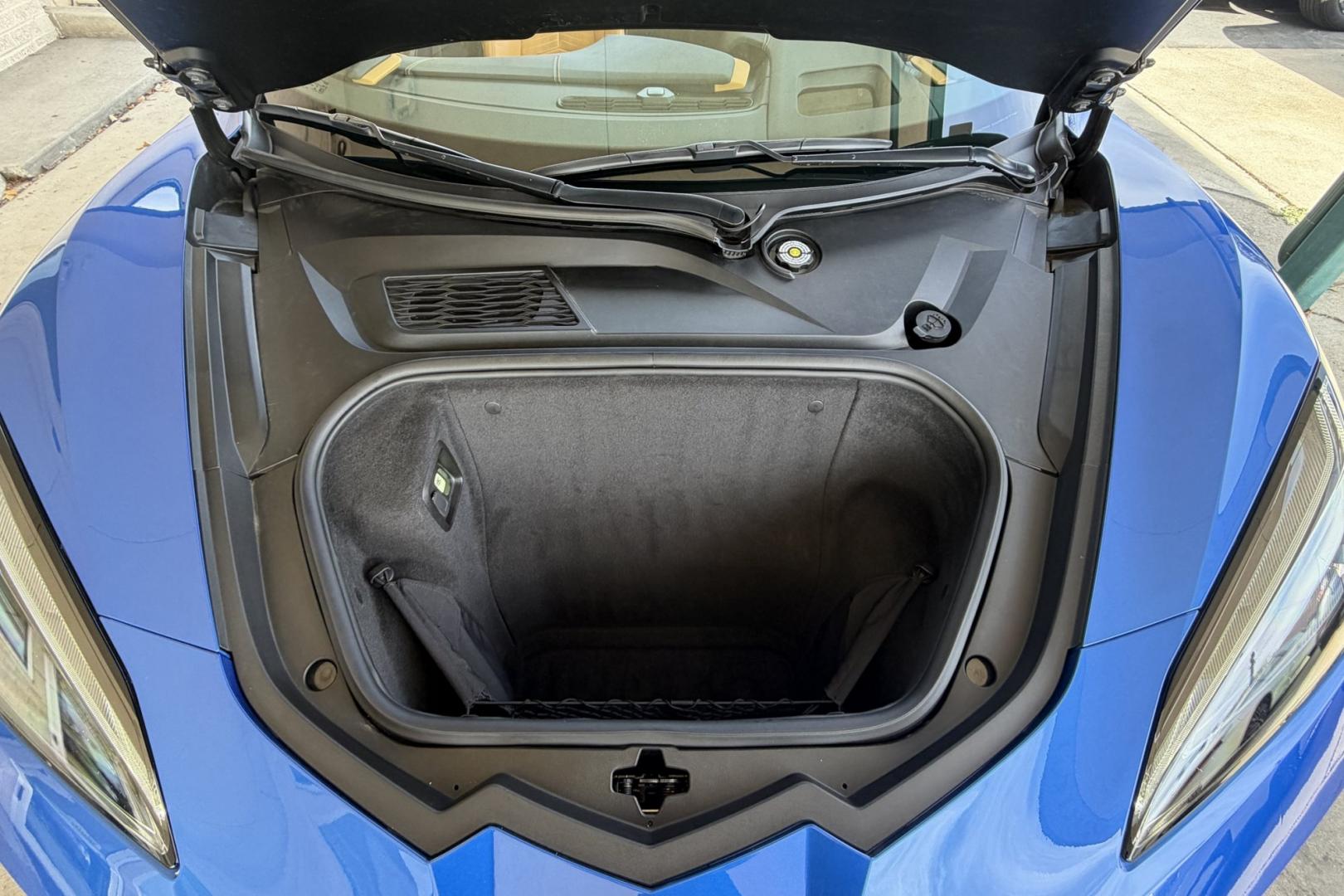 2022 Elkhart Lake Blue Metallic /Natural Dipped Chevrolet Corvette Stingray 2LT (1G1YB3D47N5) with an V8 6.2 Liter engine, Automatic 8 Speed transmission, located at 2304 W. Main St., Boise, ID, 83702, (208) 342-7777, 43.622105, -116.218658 - Nicely Optioned! Elkhart Lake Blue Metallic C8 Convertible!- Photo#17