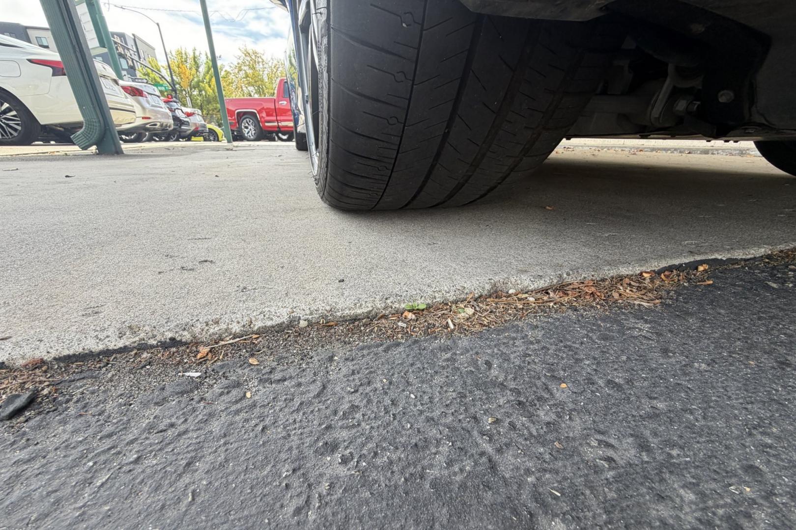 2022 Elkhart Lake Blue Metallic /Natural Dipped Chevrolet Corvette Stingray 2LT (1G1YB3D47N5) with an V8 6.2 Liter engine, Automatic 8 Speed transmission, located at 2304 W. Main St., Boise, ID, 83702, (208) 342-7777, 43.622105, -116.218658 - Nicely Optioned! Elkhart Lake Blue Metallic C8 Convertible!- Photo#21