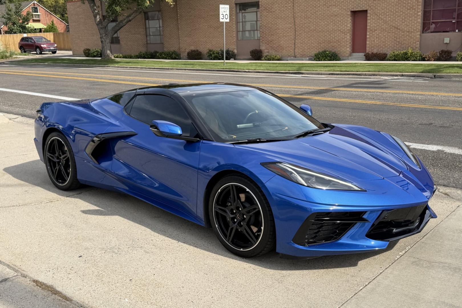 2022 Elkhart Lake Blue Metallic /Natural Dipped Chevrolet Corvette Stingray 2LT (1G1YB3D47N5) with an V8 6.2 Liter engine, Automatic 8 Speed transmission, located at 2304 W. Main St., Boise, ID, 83702, (208) 342-7777, 43.622105, -116.218658 - Nicely Optioned! Elkhart Lake Blue Metallic C8 Convertible!- Photo#29