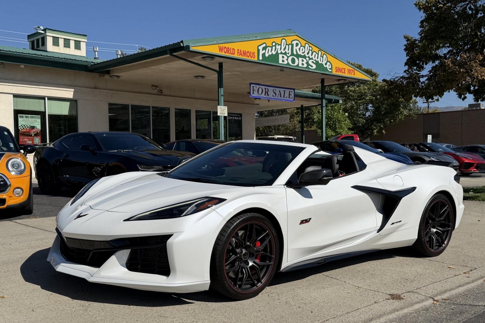 2023 White Pearl Metallic /Ceramic White Chevrolet Corvette Stingray Z/06 Convertible 70th Anniversary Z/06 Convertible 3LZ (1G1YF3D37P5) with an V8 5.5 Liter engine, Automatic 8 Speed transmission, located at 2304 W. Main St., Boise, ID, 83702, (208) 342-7777, 43.622105, -116.218658 - Stunning 70th Anniversary Z/06 3LZ Convertible with Lift!- Photo#0