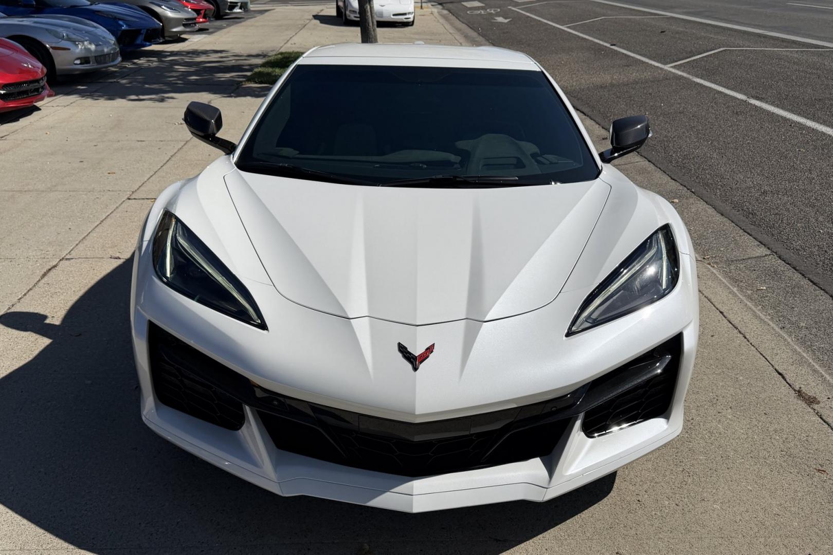 2023 White Pearl Metallic /Ceramic White Chevrolet Corvette Stingray Z/06 Convertible 70th Anniversary Z/06 Convertible 3LZ (1G1YF3D37P5) with an V8 5.5 Liter engine, Automatic 8 Speed transmission, located at 2304 W. Main St., Boise, ID, 83702, (208) 342-7777, 43.622105, -116.218658 - Stunning 70th Anniversary Z/06 3LZ Convertible with Lift!- Photo#31
