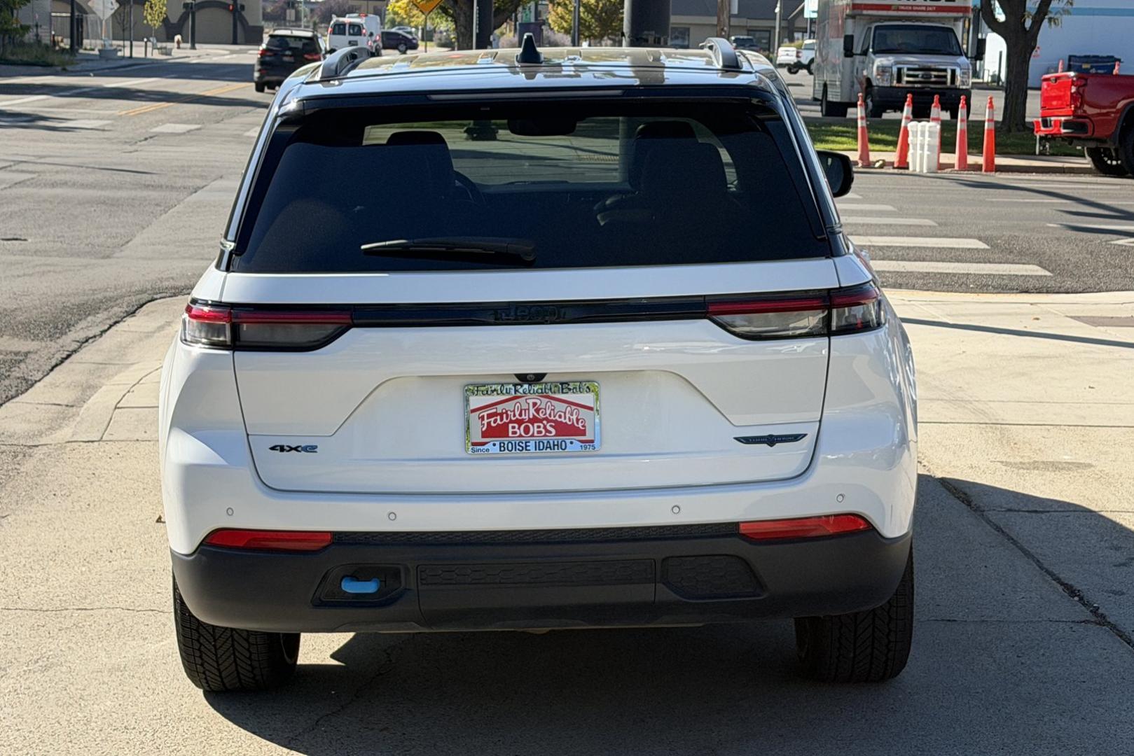 2024 Bright White Clear /Black Jeep Grand Cherokee 4xe TrailHawk 4xe (1C4RJYC60R8) with an 4 Cyl 2.0 Liter Hybrid engine, Automatic 8 Speed transmission, located at 2304 W. Main St., Boise, ID, 83702, (208) 342-7777, 43.622105, -116.218658 - Save On Fuel! Drive In Comfort, Safety And Style!- Photo#1