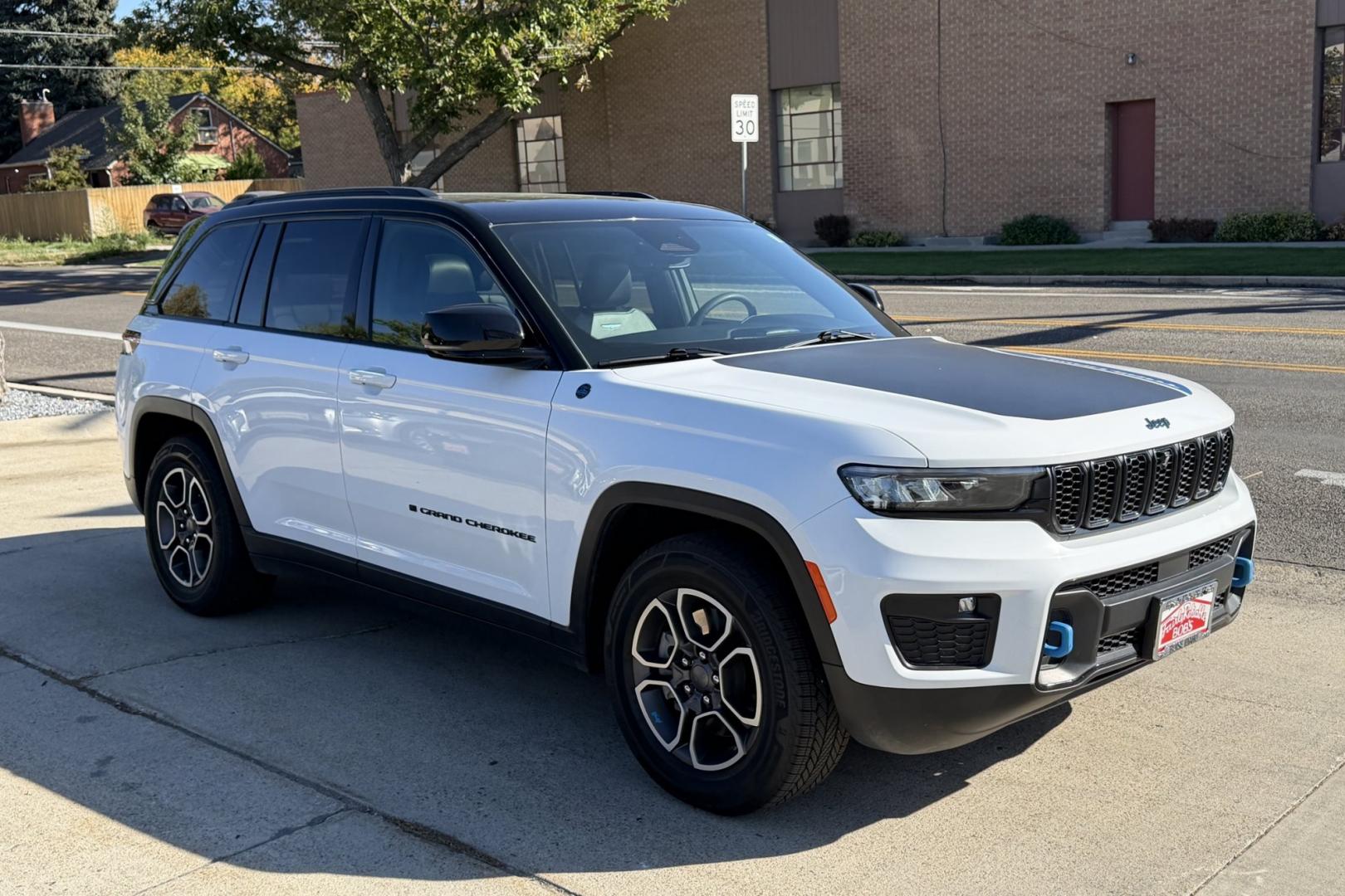 2024 Bright White Clear /Black Jeep Grand Cherokee 4xe TrailHawk 4xe (1C4RJYC60R8) with an 4 Cyl 2.0 Liter Hybrid engine, Automatic 8 Speed transmission, located at 2304 W. Main St., Boise, ID, 83702, (208) 342-7777, 43.622105, -116.218658 - Save On Fuel! Drive In Comfort, Safety And Style!- Photo#2
