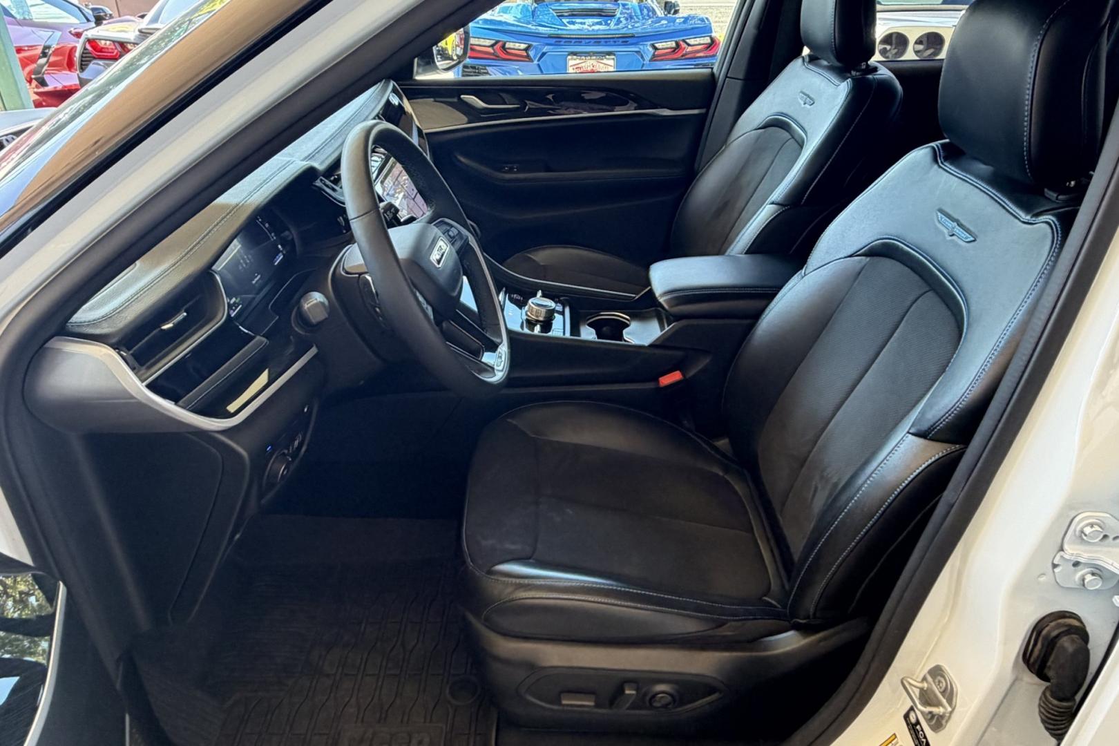 2024 Bright White Clear /Black Jeep Grand Cherokee 4xe TrailHawk 4xe (1C4RJYC60R8) with an 4 Cyl 2.0 Liter Hybrid engine, Automatic 8 Speed transmission, located at 2304 W. Main St., Boise, ID, 83702, (208) 342-7777, 43.622105, -116.218658 - Save On Fuel! Drive In Comfort, Safety And Style!- Photo#17