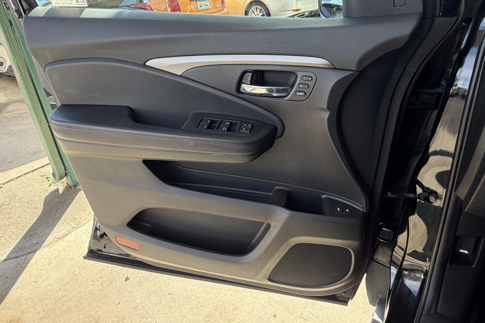 2020 Black /Black Honda Passport EX-L (5FNYF8H5XLB) with an V6 3.5 Liter engine, Automatic 6 Speed transmission, located at 2304 W. Main St., Boise, ID, 83702, (208) 342-7777, 43.622105, -116.218658 - New Tires! All Wheel Drive! Nicely Optioned!- Photo#7