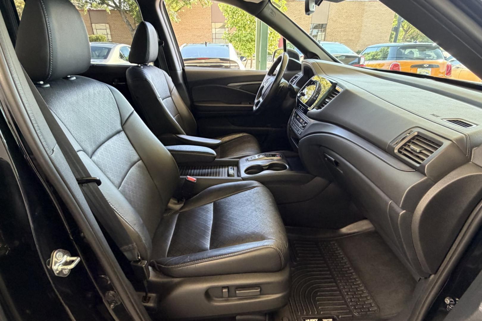 2020 Black /Black Honda Passport EX-L (5FNYF8H5XLB) with an V6 3.5 Liter engine, Automatic 6 Speed transmission, located at 2304 W. Main St., Boise, ID, 83702, (208) 342-7777, 43.622105, -116.218658 - New Tires! All Wheel Drive! Nicely Optioned!- Photo#21