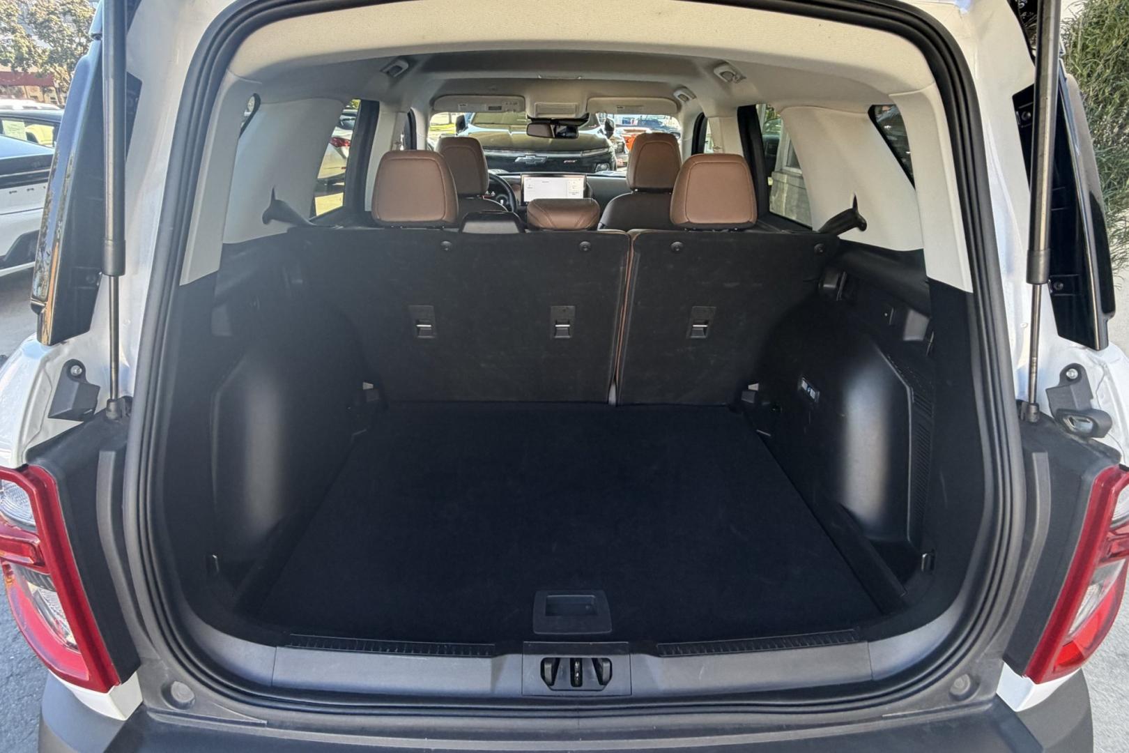 2025 Oxford White /Ebony Roast Premium Trim Ford Bronco Sport Outer Banks (3FMCR9CN7SR) with an 3 Cyl 1.5 Liter Turbo engine, Automatic 8 Speed transmission, located at 2304 W. Main St., Boise, ID, 83702, (208) 342-7777, 43.622105, -116.218658 - Remaining Factory Warranty! Clean!- Photo#20