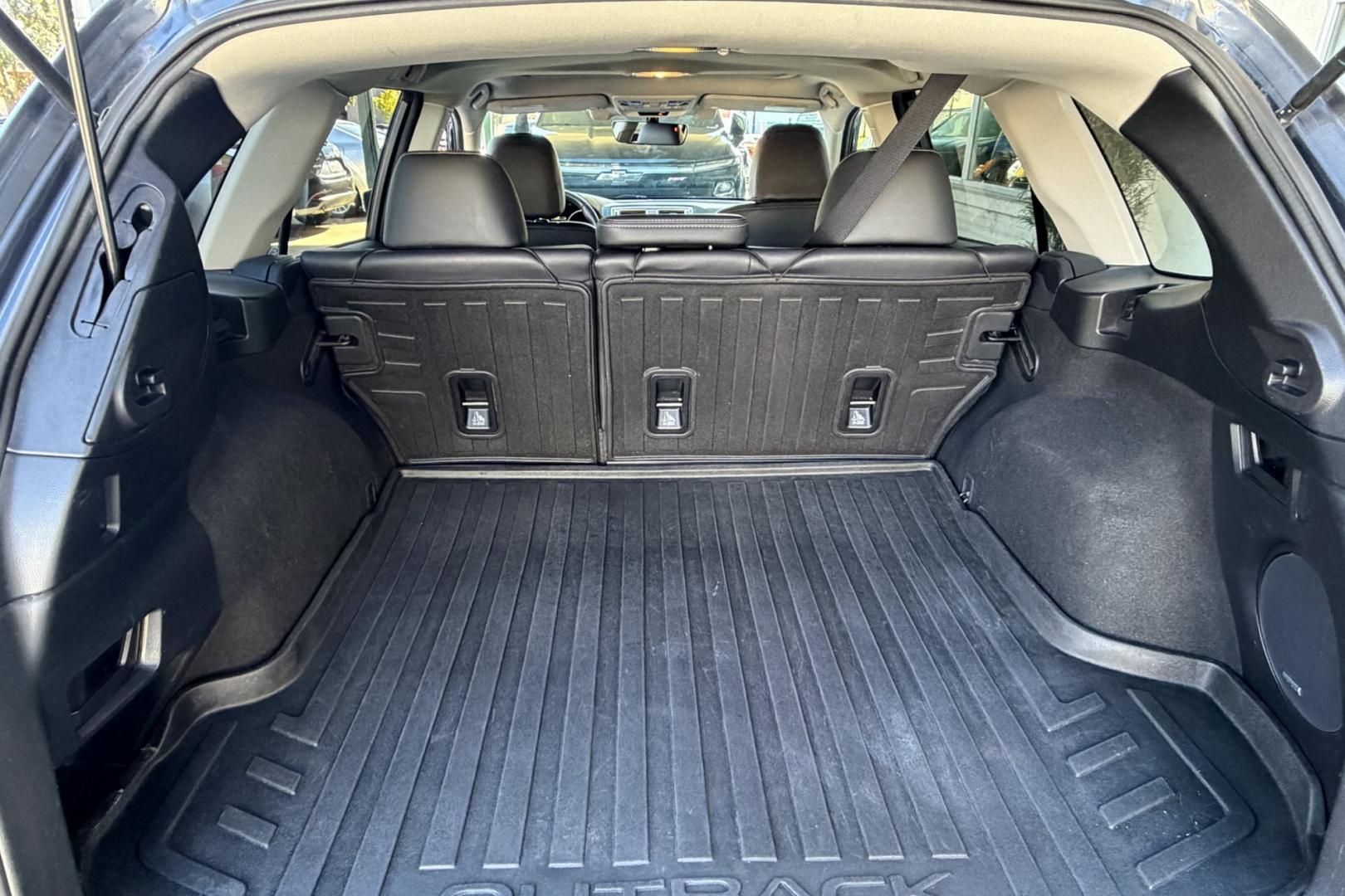 2017 Carbide Gray /Black Subaru Outback Limited (4S4BSANC9H3) with an H4 2.5 Liter engine, Automatic transmission, located at 2304 W. Main St., Boise, ID, 83702, (208) 342-7777, 43.622105, -116.218658 - Nicely Optioned! All Wheel Drive! Ready To Go!- Photo#21