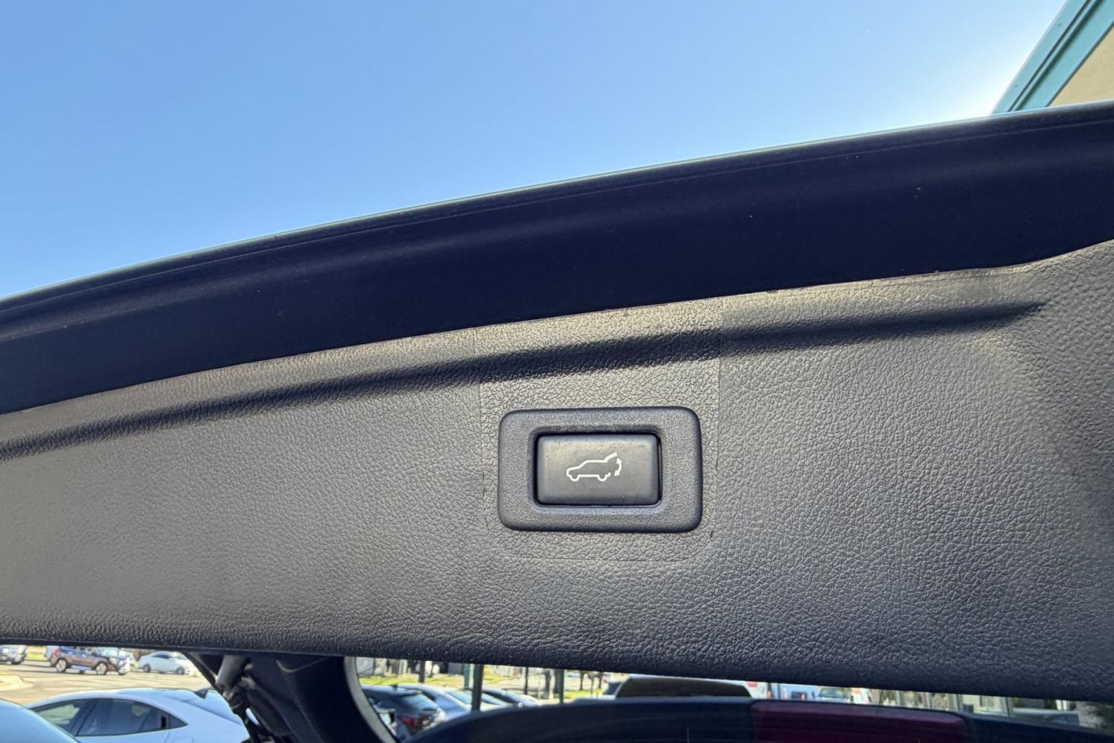 2017 Carbide Gray /Black Subaru Outback Limited (4S4BSANC9H3) with an H4 2.5 Liter engine, Automatic transmission, located at 2304 W. Main St., Boise, ID, 83702, (208) 342-7777, 43.622105, -116.218658 - Nicely Optioned! All Wheel Drive! Ready To Go!- Photo#22