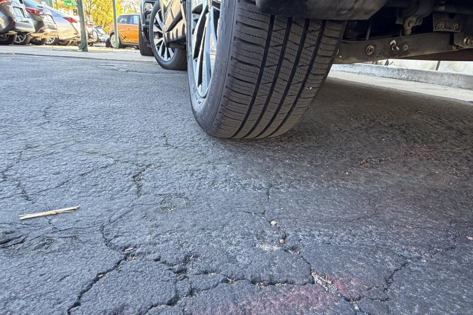 2017 Carbide Gray /Black Subaru Outback Limited (4S4BSANC9H3) with an H4 2.5 Liter engine, Automatic transmission, located at 2304 W. Main St., Boise, ID, 83702, (208) 342-7777, 43.622105, -116.218658 - Nicely Optioned! All Wheel Drive! Ready To Go!- Photo#23