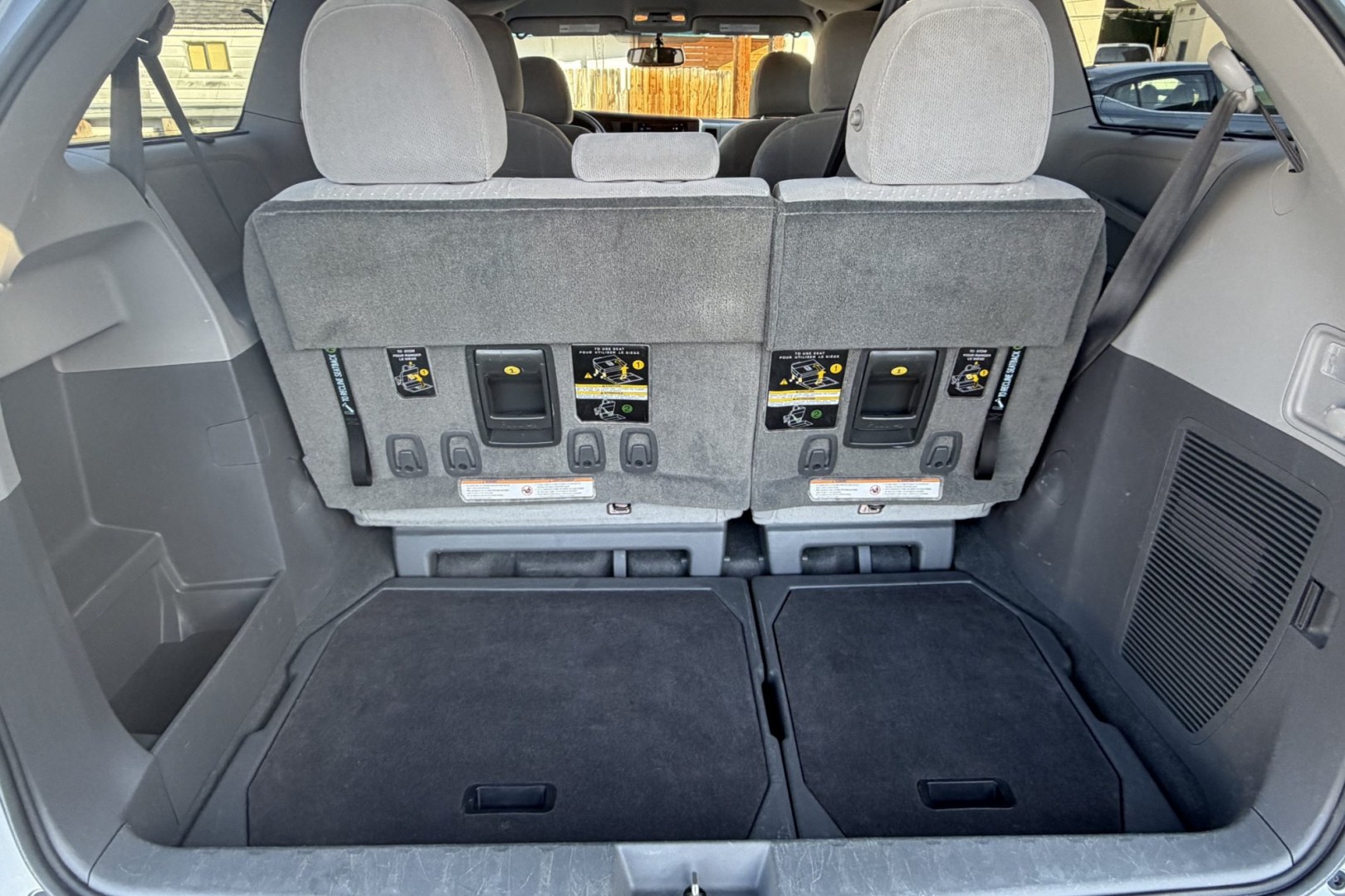2017 Predawn Gray Mica /Gray Toyota Sienna LE 7-Passenger AWD (5TDJZ3DC8HS) with an 3.5L V6 EFI DOHC 24V engine, Automatic 8 Speed transmission, located at 2304 W. Main St., Boise, ID, 83702, (208) 342-7777, 43.622105, -116.218658 - Idaho Owned All Wheel Drive Toyota Sienna!- Photo#18