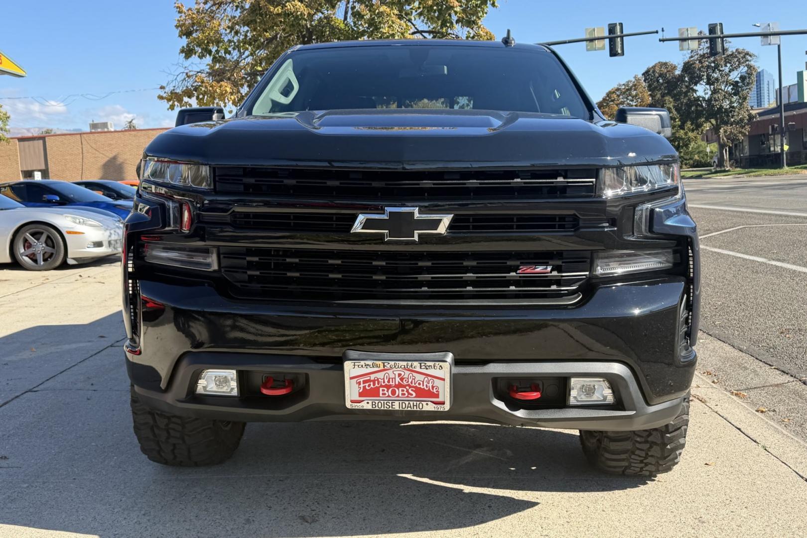 2019 Northsky Blue Metallic /Jet Black Chevrolet Silverado 1500 LT Z/71 Trail Boss (1GCPYFED6KZ) with an V8 5.3 Liter engine, Automatic 6 Speed transmission, located at 2304 W. Main St., Boise, ID, 83702, (208) 342-7777, 43.622105, -116.218658 - New Tires! Well Cared For And Clean!- Photo#4