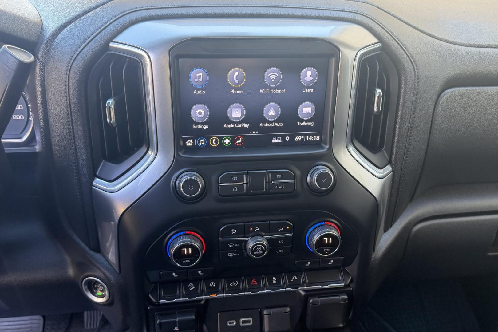 2019 Northsky Blue Metallic /Jet Black Chevrolet Silverado 1500 LT Z/71 Trail Boss (1GCPYFED6KZ) with an V8 5.3 Liter engine, Automatic 6 Speed transmission, located at 2304 W. Main St., Boise, ID, 83702, (208) 342-7777, 43.622105, -116.218658 - New Tires! Well Cared For And Clean!- Photo#8
