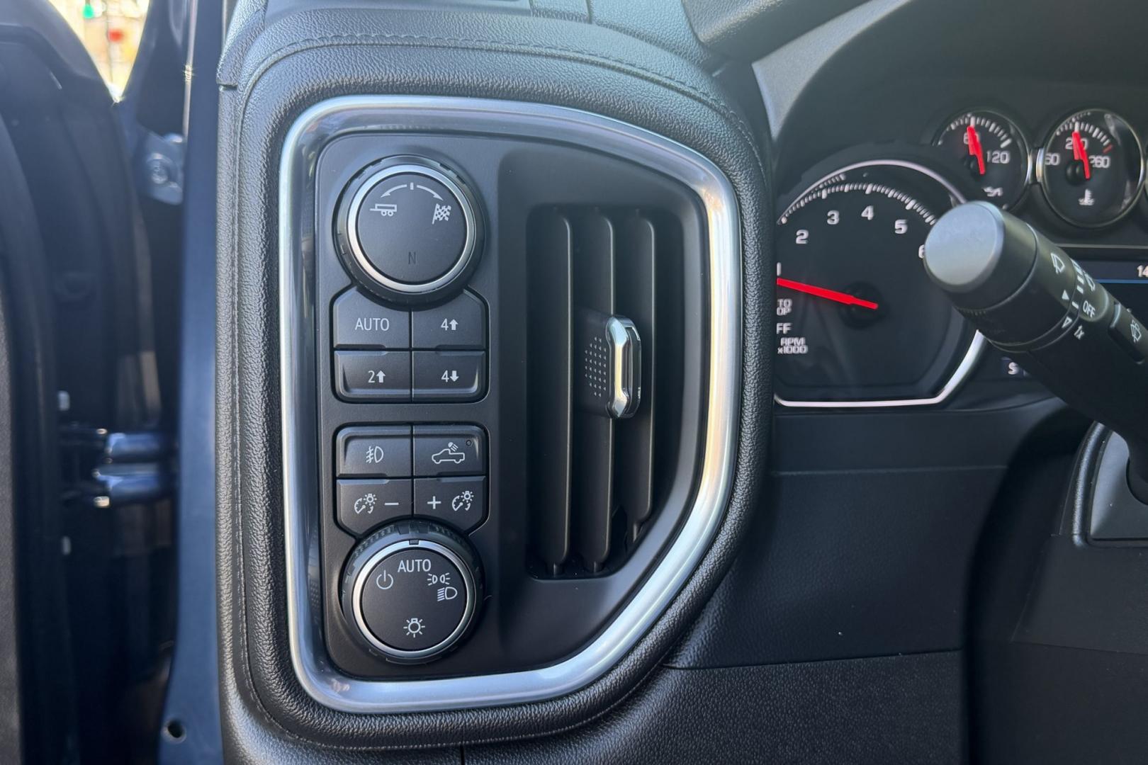 2019 Northsky Blue Metallic /Jet Black Chevrolet Silverado 1500 LT Z/71 Trail Boss (1GCPYFED6KZ) with an V8 5.3 Liter engine, Automatic 6 Speed transmission, located at 2304 W. Main St., Boise, ID, 83702, (208) 342-7777, 43.622105, -116.218658 - New Tires! Well Cared For And Clean!- Photo#11