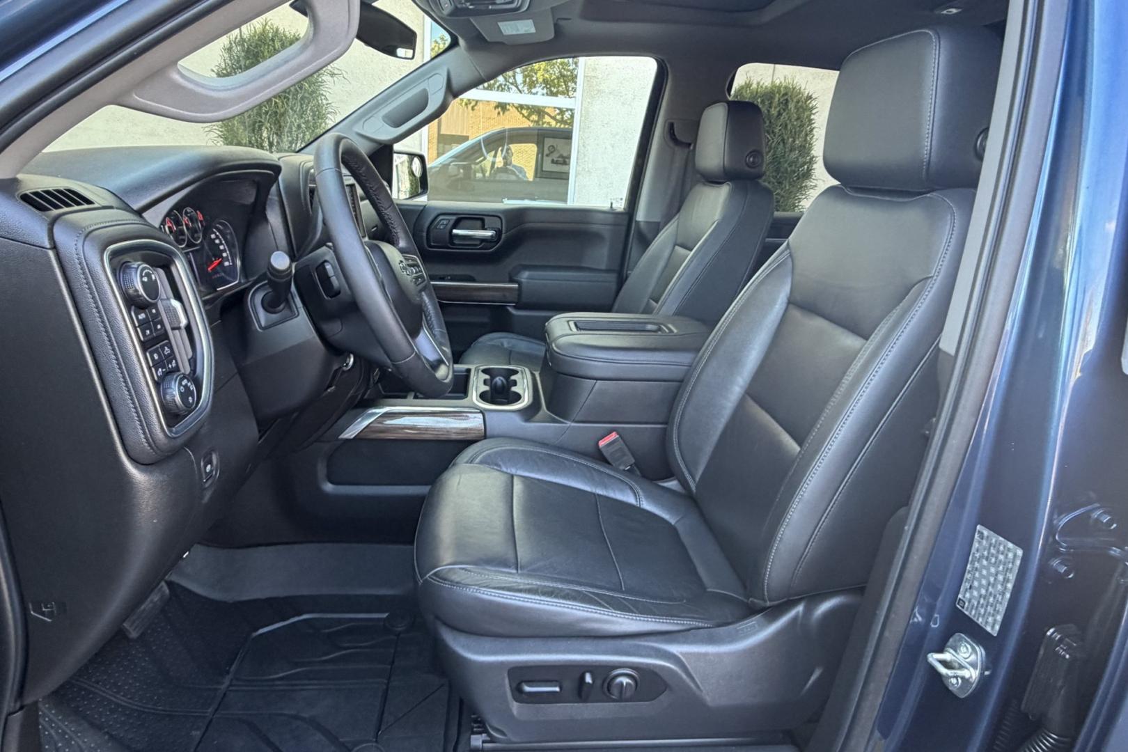 2019 Northsky Blue Metallic /Jet Black Chevrolet Silverado 1500 LT Z/71 Trail Boss (1GCPYFED6KZ) with an V8 5.3 Liter engine, Automatic 6 Speed transmission, located at 2304 W. Main St., Boise, ID, 83702, (208) 342-7777, 43.622105, -116.218658 - New Tires! Well Cared For And Clean!- Photo#15