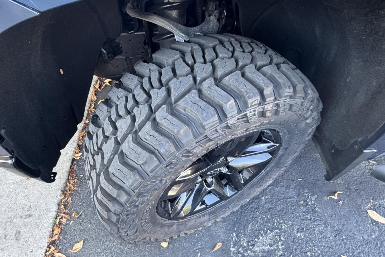 2019 Northsky Blue Metallic /Jet Black Chevrolet Silverado 1500 LT Z/71 Trail Boss (1GCPYFED6KZ) with an V8 5.3 Liter engine, Automatic 6 Speed transmission, located at 2304 W. Main St., Boise, ID, 83702, (208) 342-7777, 43.622105, -116.218658 - New Tires! Well Cared For And Clean!- Photo#20