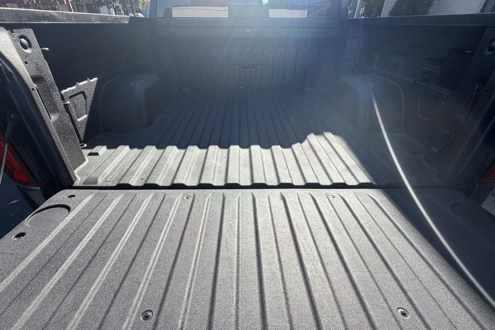 2019 Northsky Blue Metallic /Jet Black Chevrolet Silverado 1500 LT Z/71 Trail Boss (1GCPYFED6KZ) with an V8 5.3 Liter engine, Automatic 6 Speed transmission, located at 2304 W. Main St., Boise, ID, 83702, (208) 342-7777, 43.622105, -116.218658 - New Tires! Well Cared For And Clean!- Photo#25